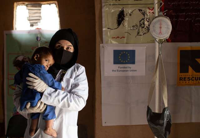  IRC counsellor Ruqia Moqtased comforts Shams Ullah during his malnutrition exam