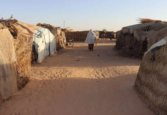 Zara Hamidou walks in the alleys of the Ouallam IDP site. 