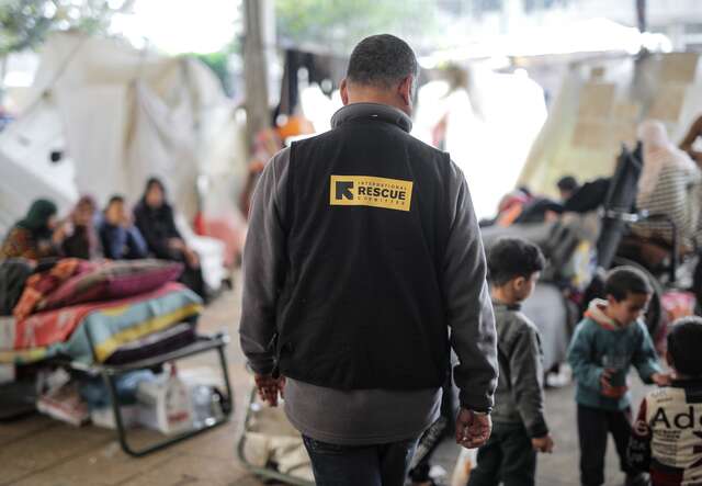 En av RESCUE:s medarbetare på plats på ett sjukhus i Gaza.