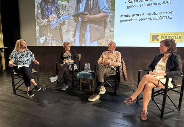 Bild av panelen i samtalet: Humanitär eller militär makt - Sverigebilden i ett geopolitiskt skifte. Från vänster: Anna Sundström, Kajsa Johansson, Jan Eliasson och Alexandra Ivanov Hökmark.