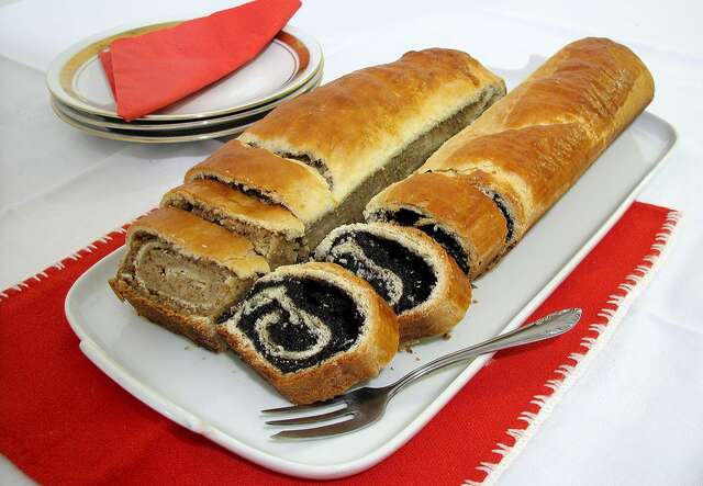 Chocolate roll cake