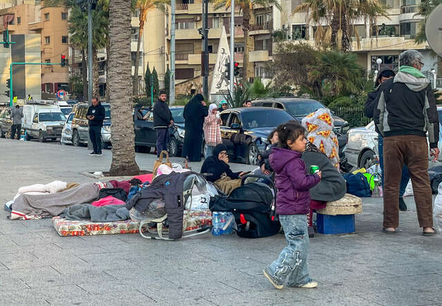 Vertriebene Familien auf den Straßen von Beirut, Libanon.