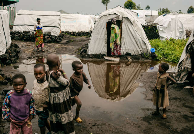 Under de senaste åren har Kongo-Kinshasa drabbats av flera sjukdomsutbrott, ökad matbrist och klimatchocker, samtidigt som det pågår våldsamma konflikter. 