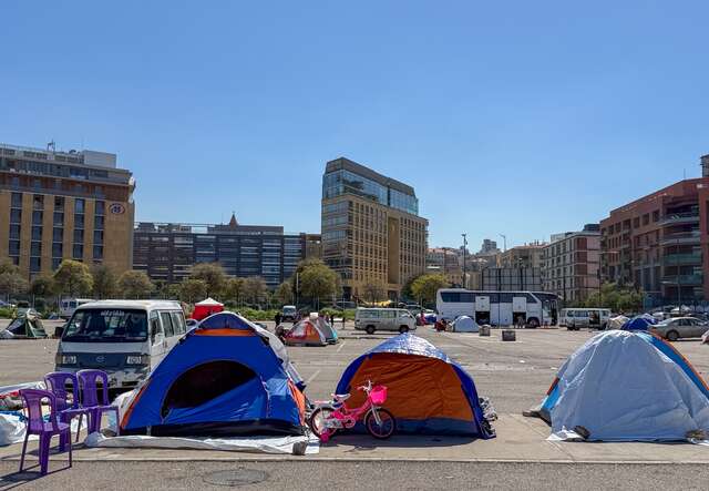 Tents line the streets of Beirut Lebanon. A pink bike sits out front of one of the tents.