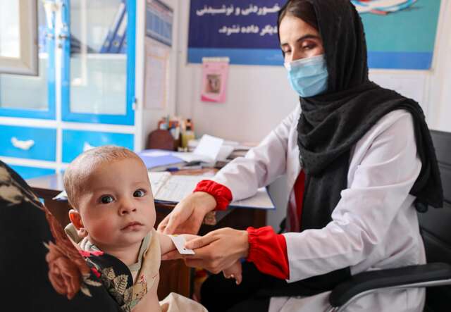 A nurse at the IRC’s EU-funded clinic measures Sahil’s mid-upper arm circumference (MUAC) to check on his recovery from malnutrition. The MUAC tape is a simple and effective way to detect malnutrition and save lives.