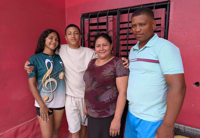  Yessica poses for a photo with her son Amber, her niece Yari, and her husband.