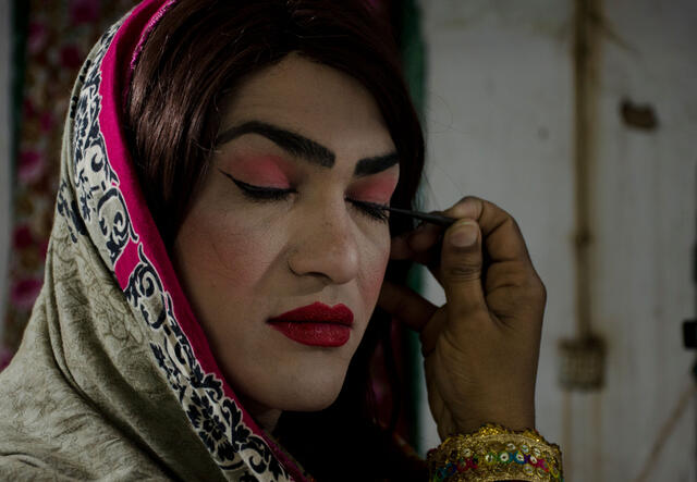 Namkeen applying her make up