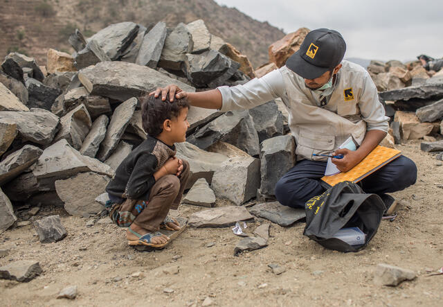 An IRC health worker examines a child in the mountain village of Okiba, Yemen