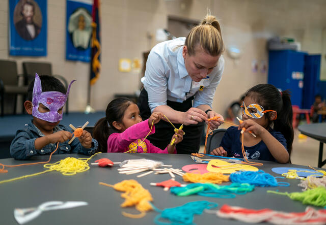 Piper Perabo plays with children at an IRC-run day center for asylum seekers in Phoenix, Arizona