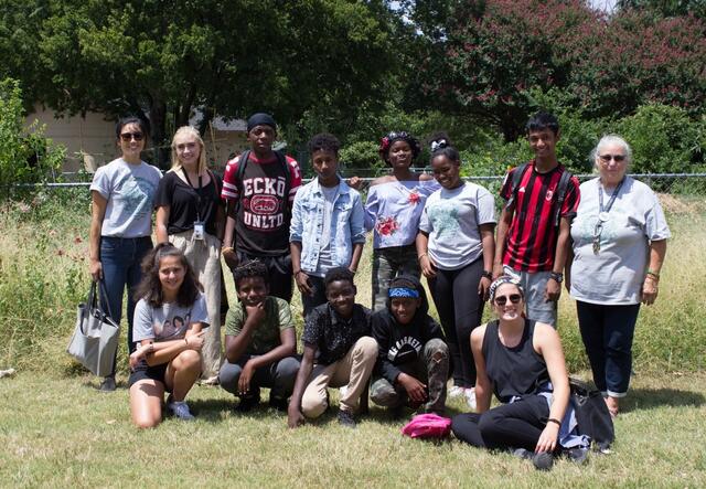 Group photo of the Youth Food Justice kids and staff members
