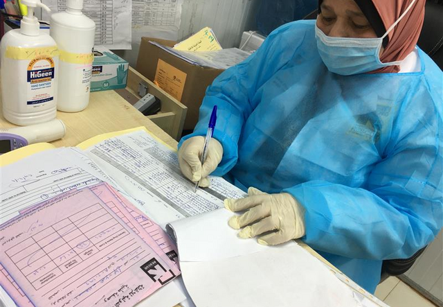 An IRC staff member in Jordan looks over paperwork. 