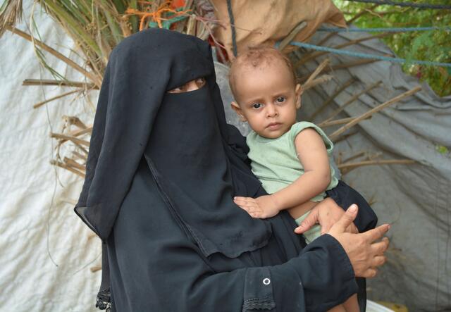 Fathiah Said Saleh Naji, an IRC client, poses with her child in Aden, Yemen. 