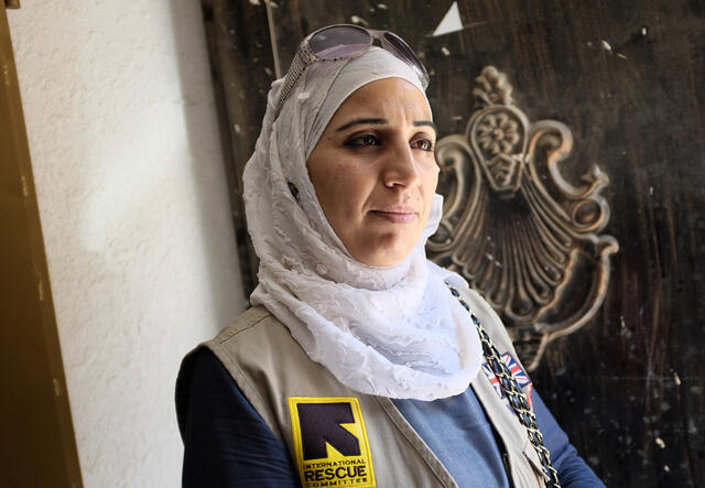 37-year-old Amira volunteers at a health clinic.