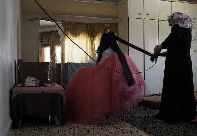 Syrian woman salon business 