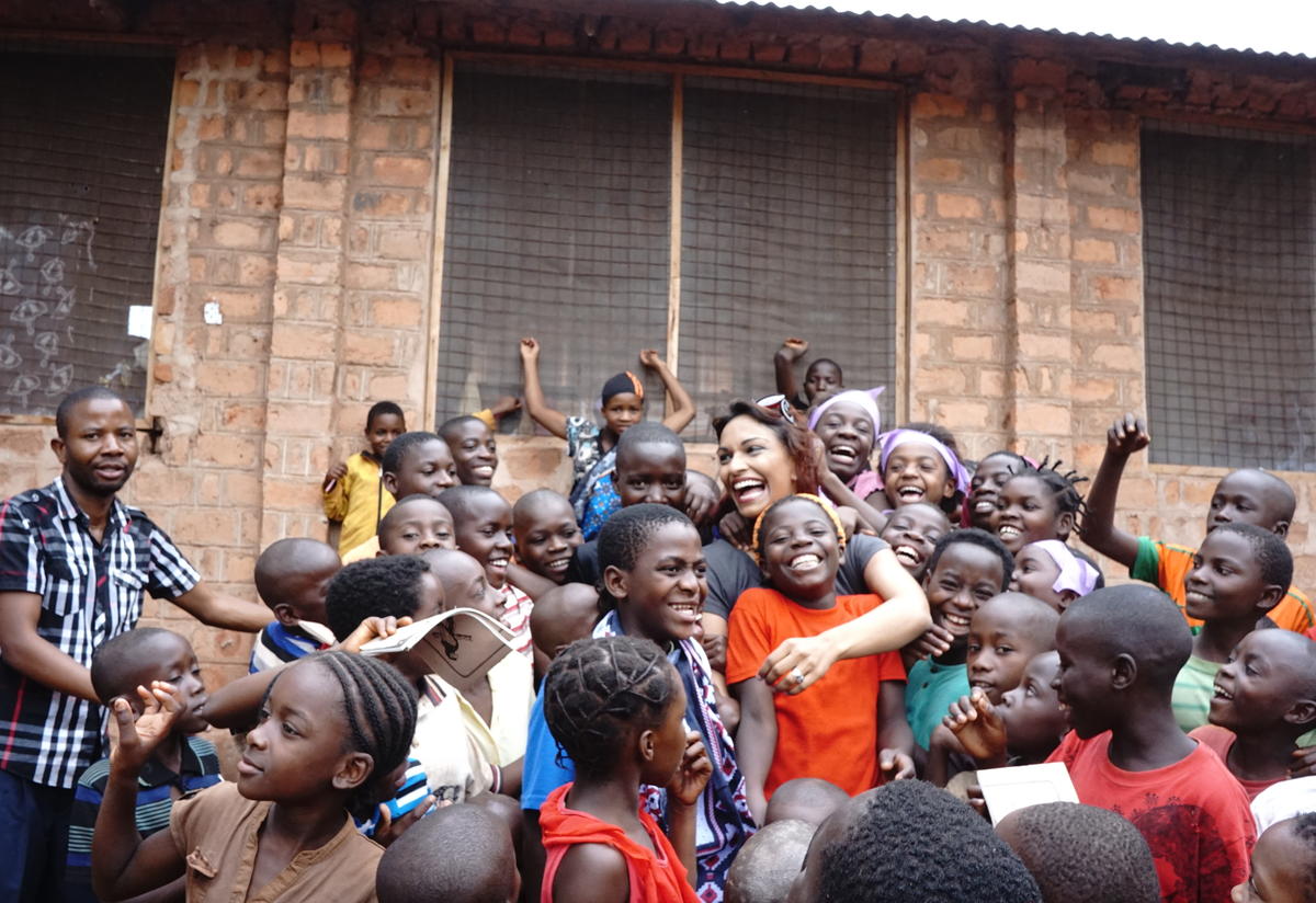 Danielle de Niese in Tanzania 2014