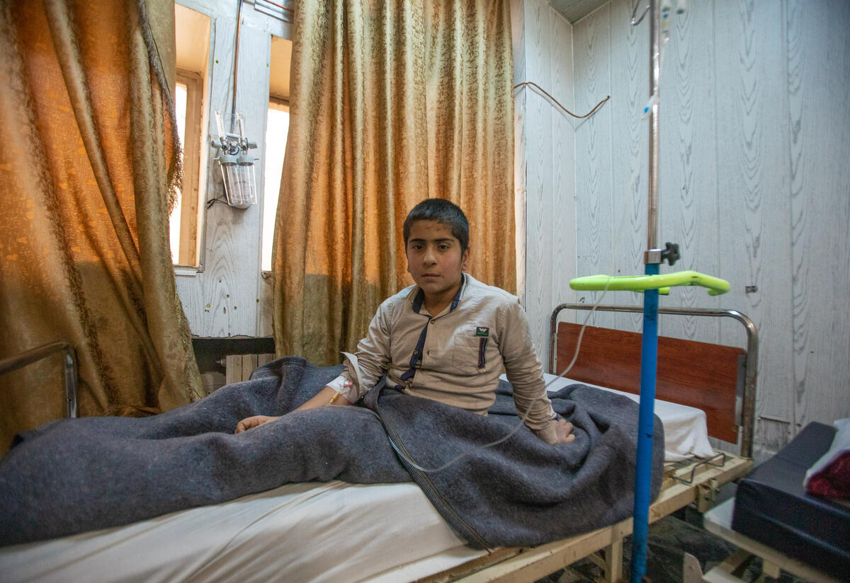Ahmad* is a boy who has been displaced from his home due to the conflict in Syria. He is in Idlib Surgical Hospital for surgery. *Not his real name. A boy sits up in his hospital bed in Syria.
