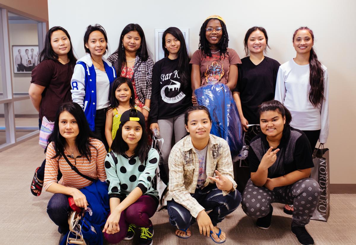 Group picture at Prom Dress Day 2017 Group picture at Prom Dress Day 2017
