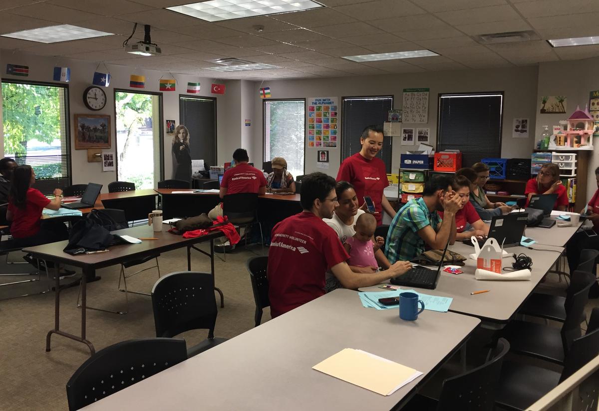 Bank of America volunteers assist IRC clients with their resumes. Bank of America volunteers assist IRC clients with their resumes.