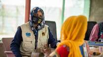  Almas, 33, a mother displaced from the conflict in Khartoum, receives vital support from an IRC nutrition specialist in Gedaref, Sudan