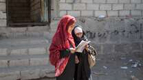 Aisha and Na'aem reading