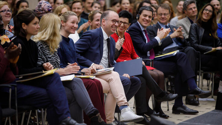 Die Panelisten und das Publikum beim Einstein Humanitarian Dialog 2019