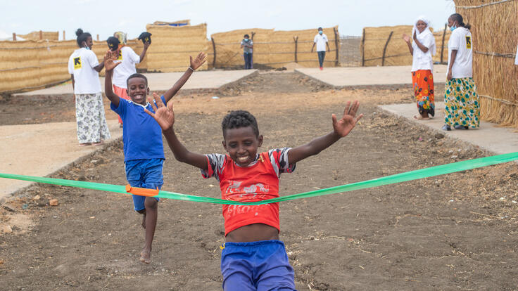 Habtom and Mirkha play in Tunaydbah camp