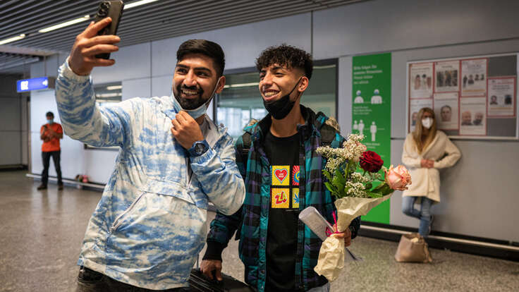 Die afghanischen Brüder Mehdi und Ali in Deutschland wiedervereint