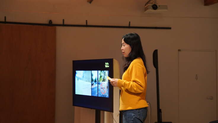 후원자들에게 남수단 현장에서의 경험을 나누고 있는 더버터, 김시원 편집장