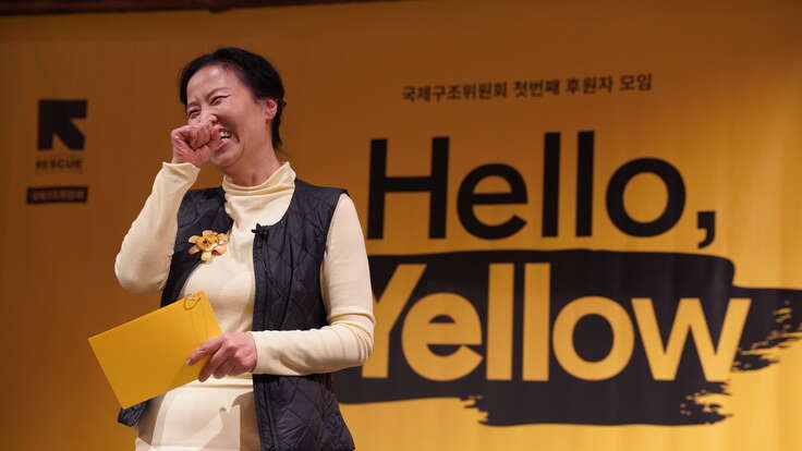 후원자들에게 케냐에서의 경험을 나누고 있는 배우 오민애 홍보대사