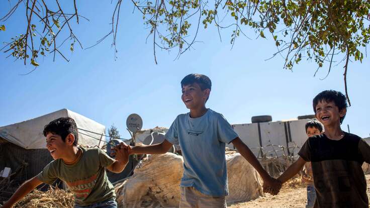 Osama mit seinen Freund*innen.