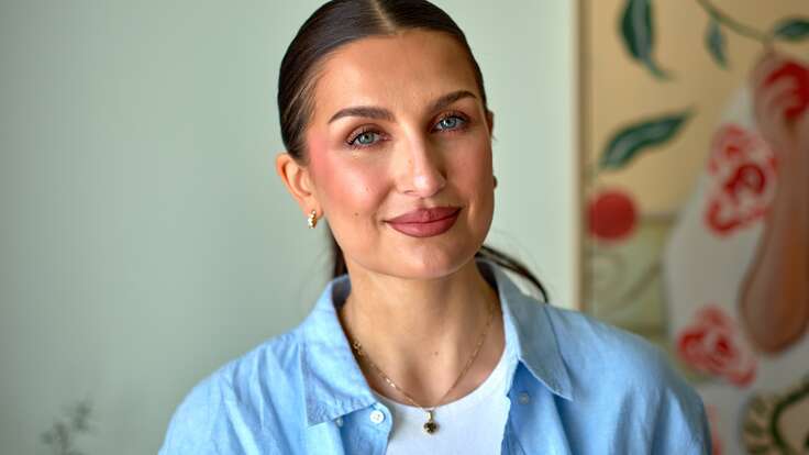 Meira Omar, som är ambassadör för RESCUE, ler mot kameran. 