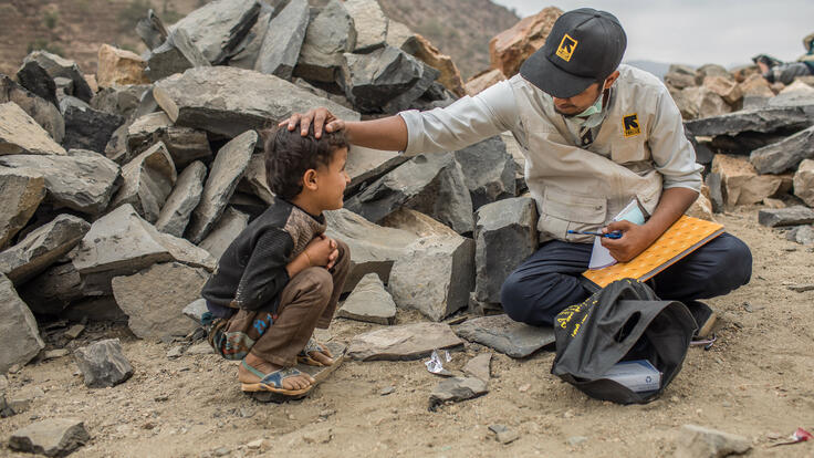 A worker from an IRC mobile health team examines a child in a remote village in Yemen