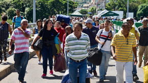 Venezuelans cross the Simon Bolivar Bridge into Colombia on foot
