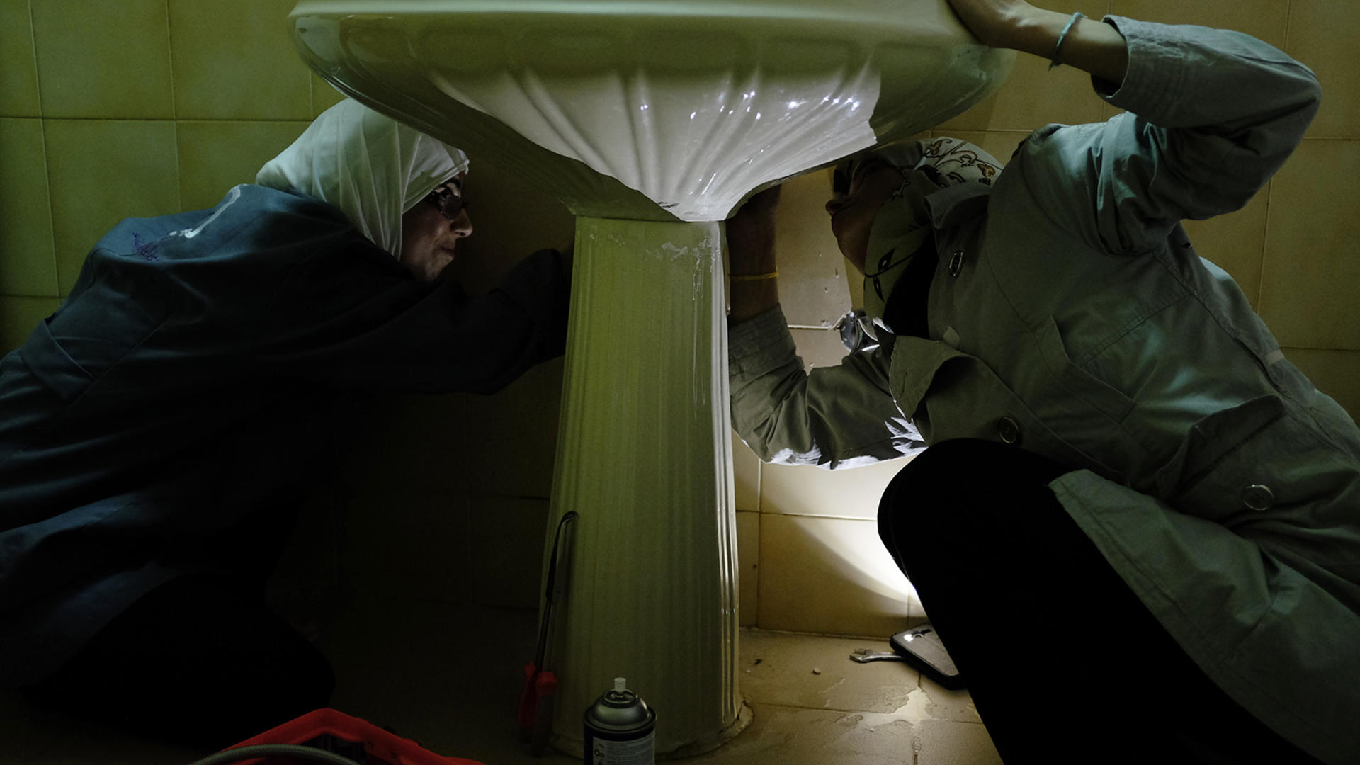 Two Syrian women plumbers in Jordan Two Syrian women plumbers in Jordan
