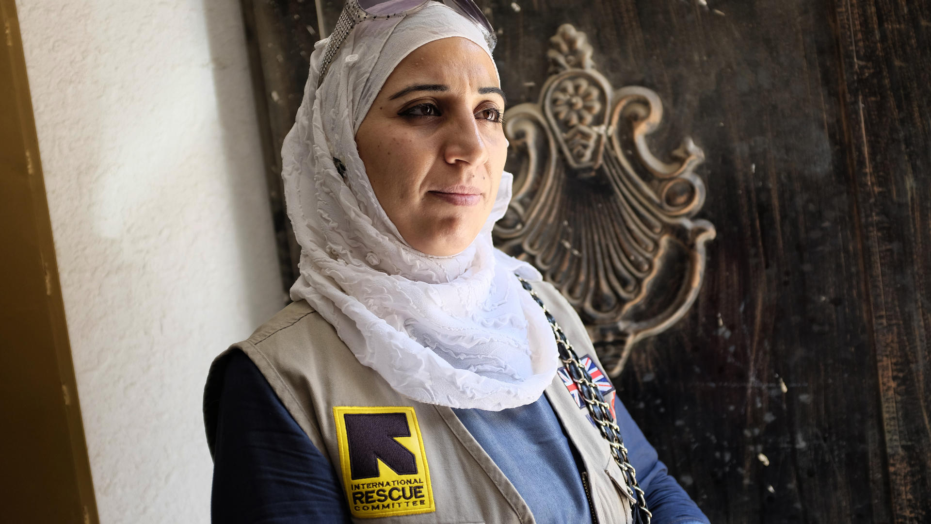 37-year-old Amira volunteers at a health clinic ru