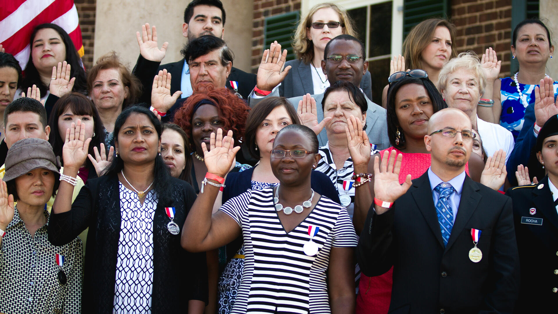 New U.S. citizens taking an oath