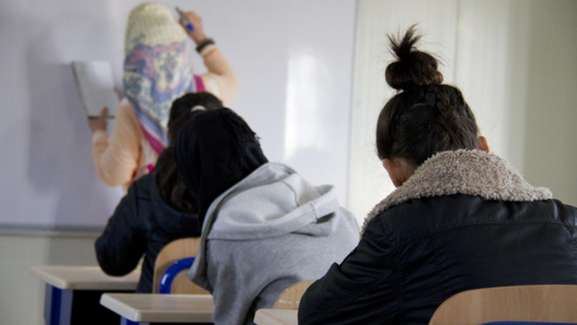 Girls in Arbat refugee camp Girls in Arbat refugee camp