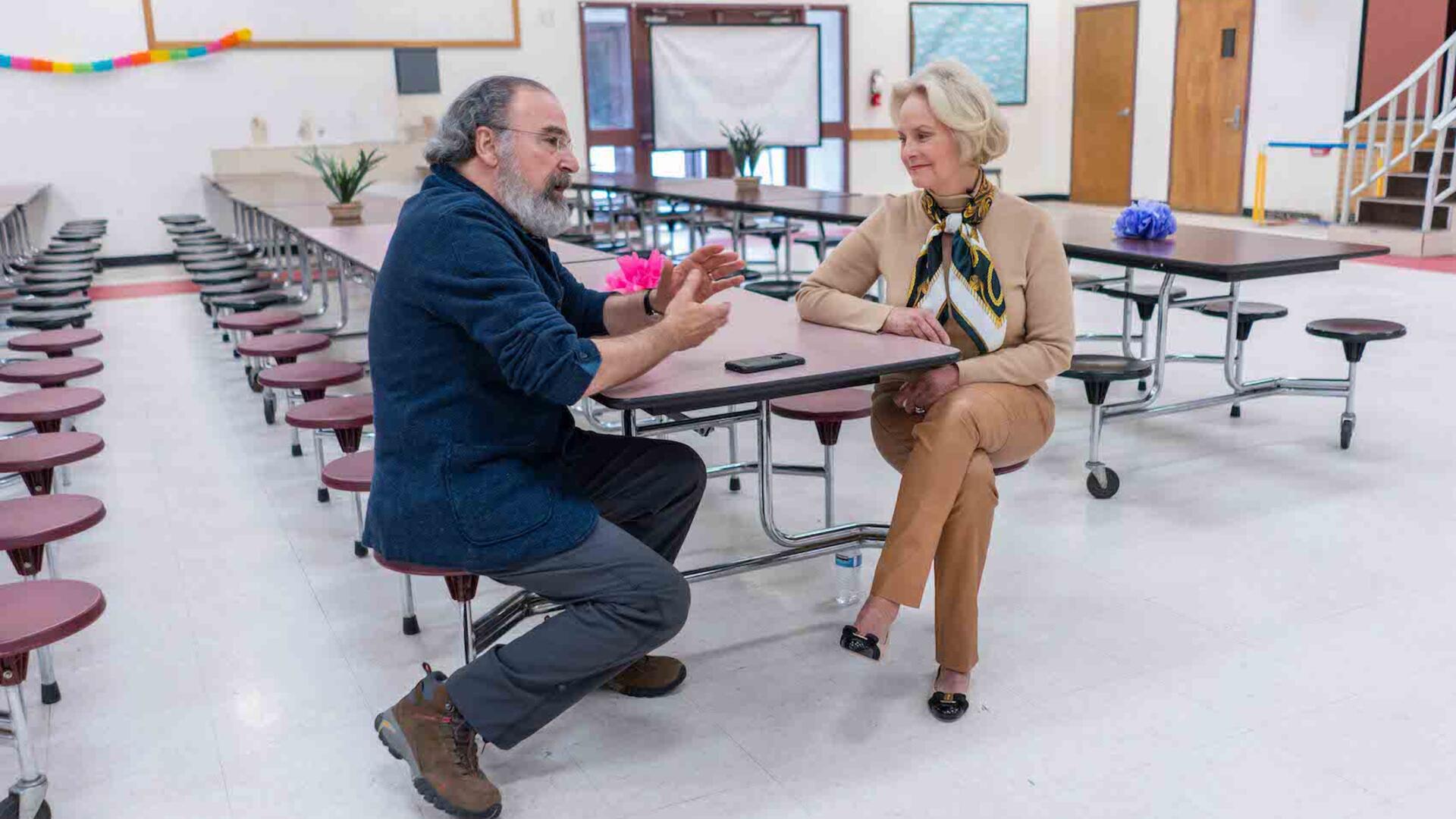 Mandy Patinkin and Cindy McCain at International Rescue Committee welcome center in Phoenix, Arizona