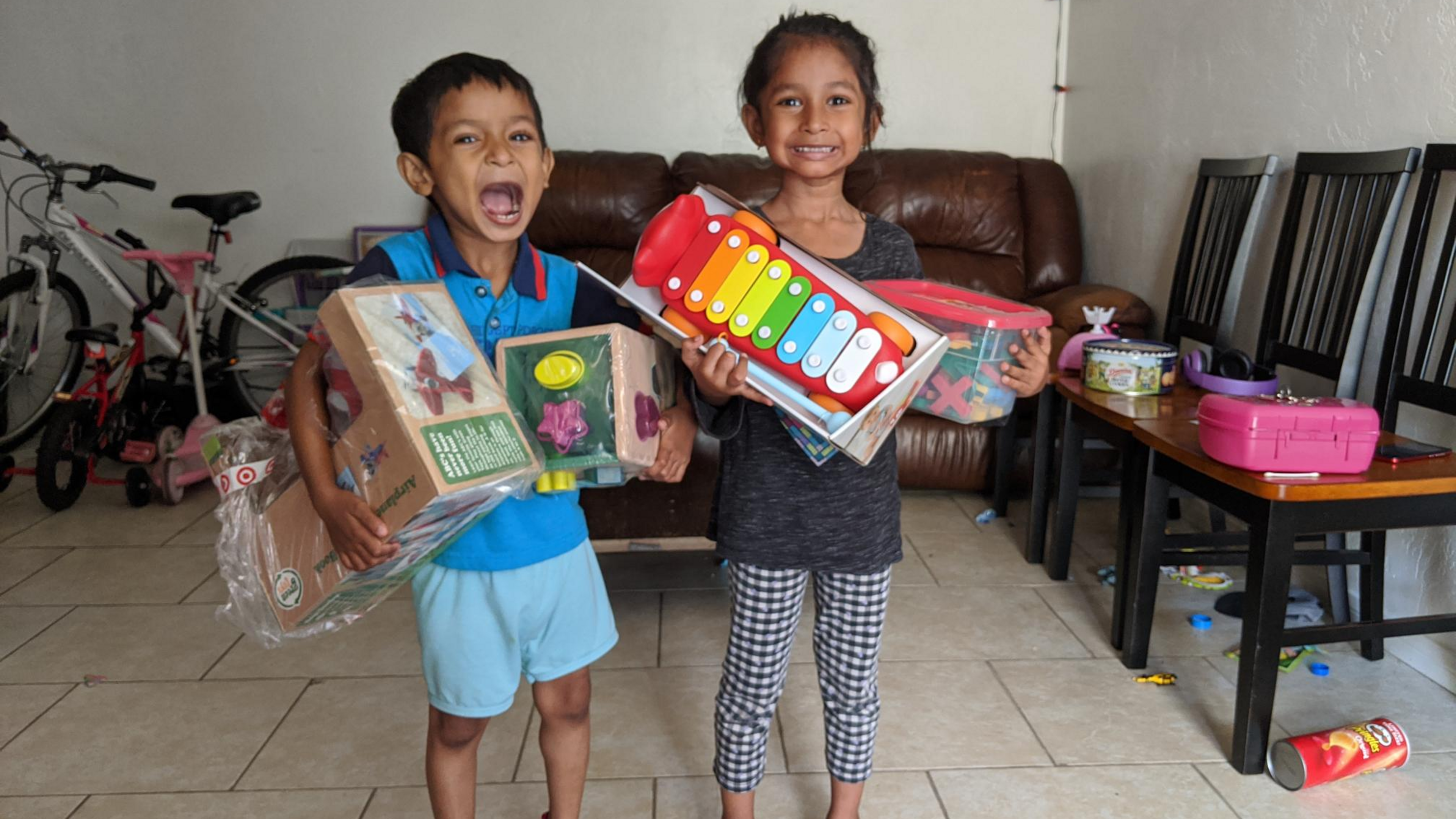 donating toys to refugees